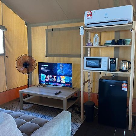 Rembulan Escape - Beachfront Safari Tent Kampung Penarik Exterior foto