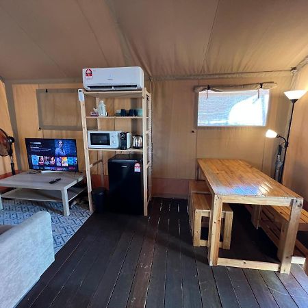 Rembulan Escape - Beachfront Safari Tent Kampung Penarik Exterior foto