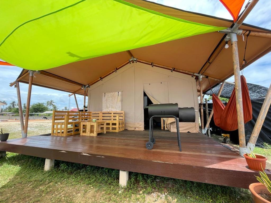 Rembulan Escape - Beachfront Safari Tent Kampung Penarik Exterior foto